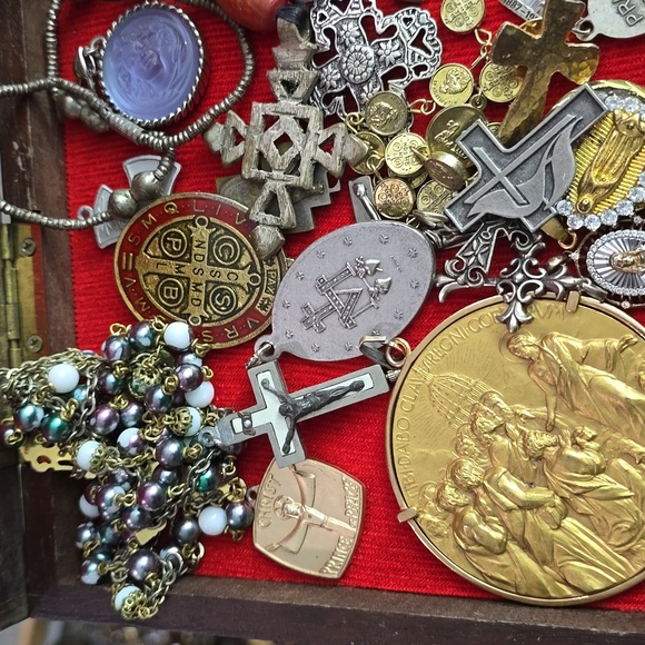 Religious Jewelry - Picture 2 of 12